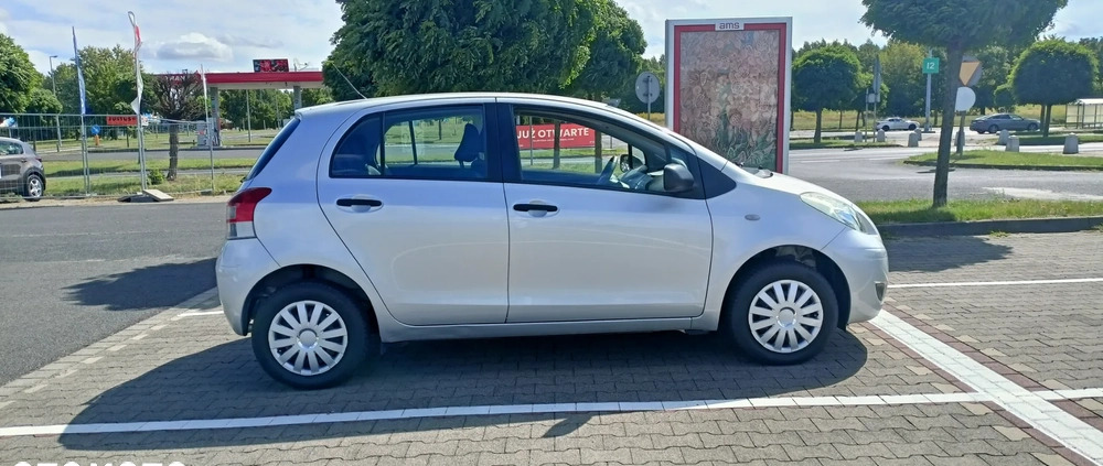 Toyota Yaris cena 22900 przebieg: 140649, rok produkcji 2011 z Międzyrzecz małe 466